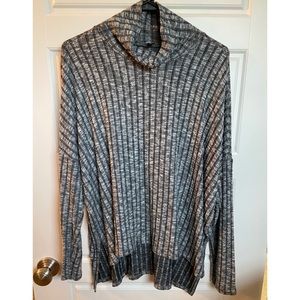 American Eagle high low turtleneck